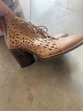 Miss Macie Women's Tan Laser-Cut Lace-Up Block Heel Ankle Boots